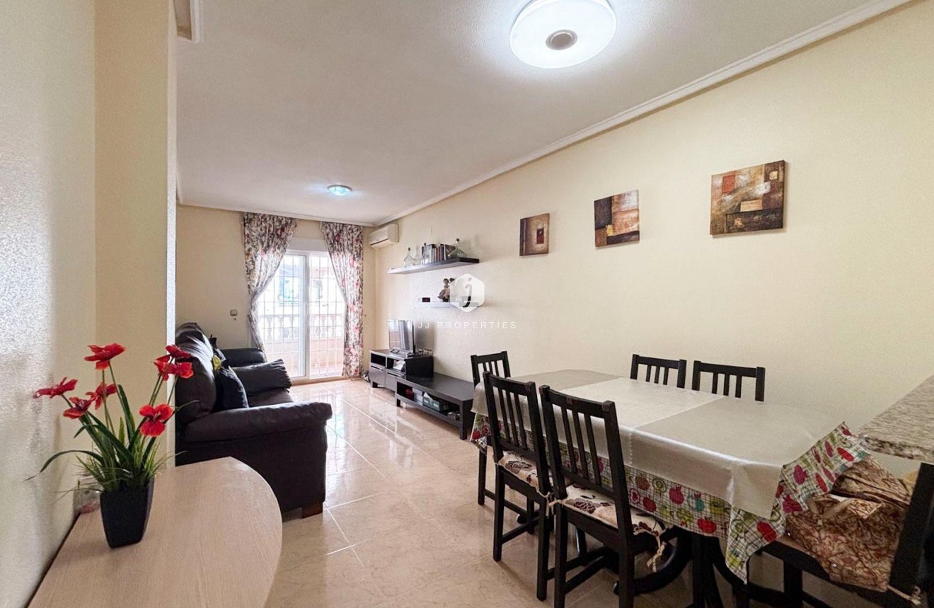 Z drugiej ręki - Mieszkanie w bloku -
Torrevieja - Centro