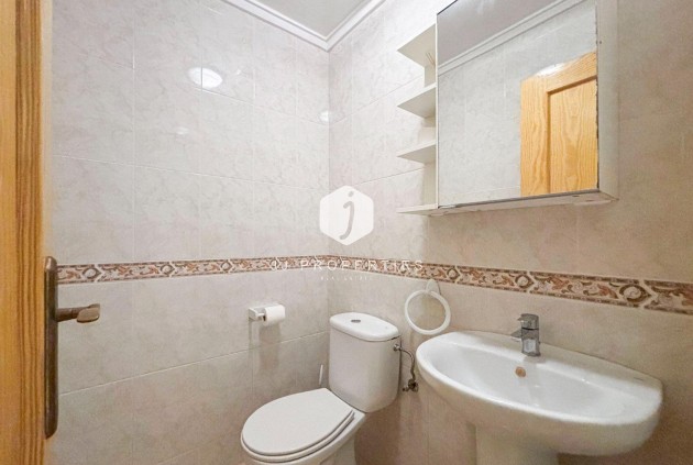 Z drugiej ręki - Mieszkanie w bloku -
Torrevieja - Centro