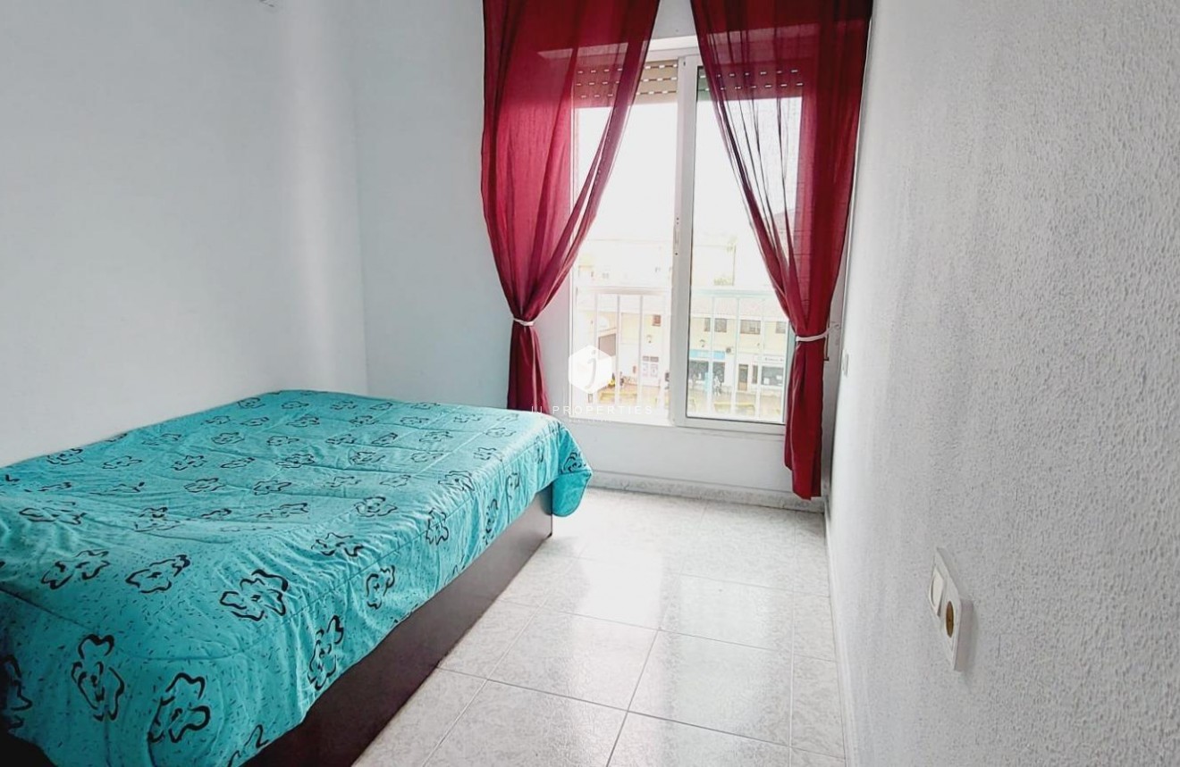 Tweedehands - Appartement / flat -
Torrevieja - Estacion de autobuses