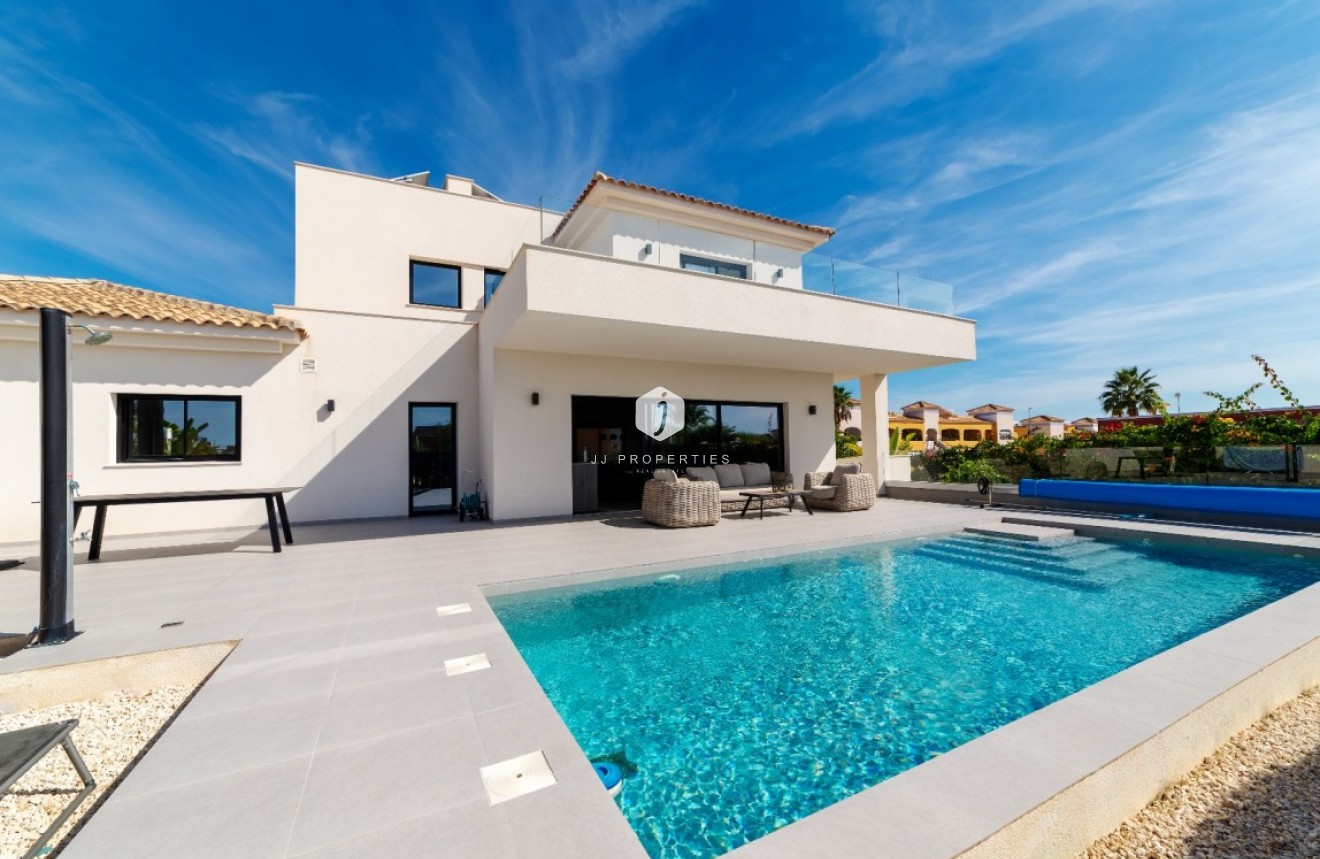 Tweedehands - Villa -
Los Montesinos - Costa Blanca