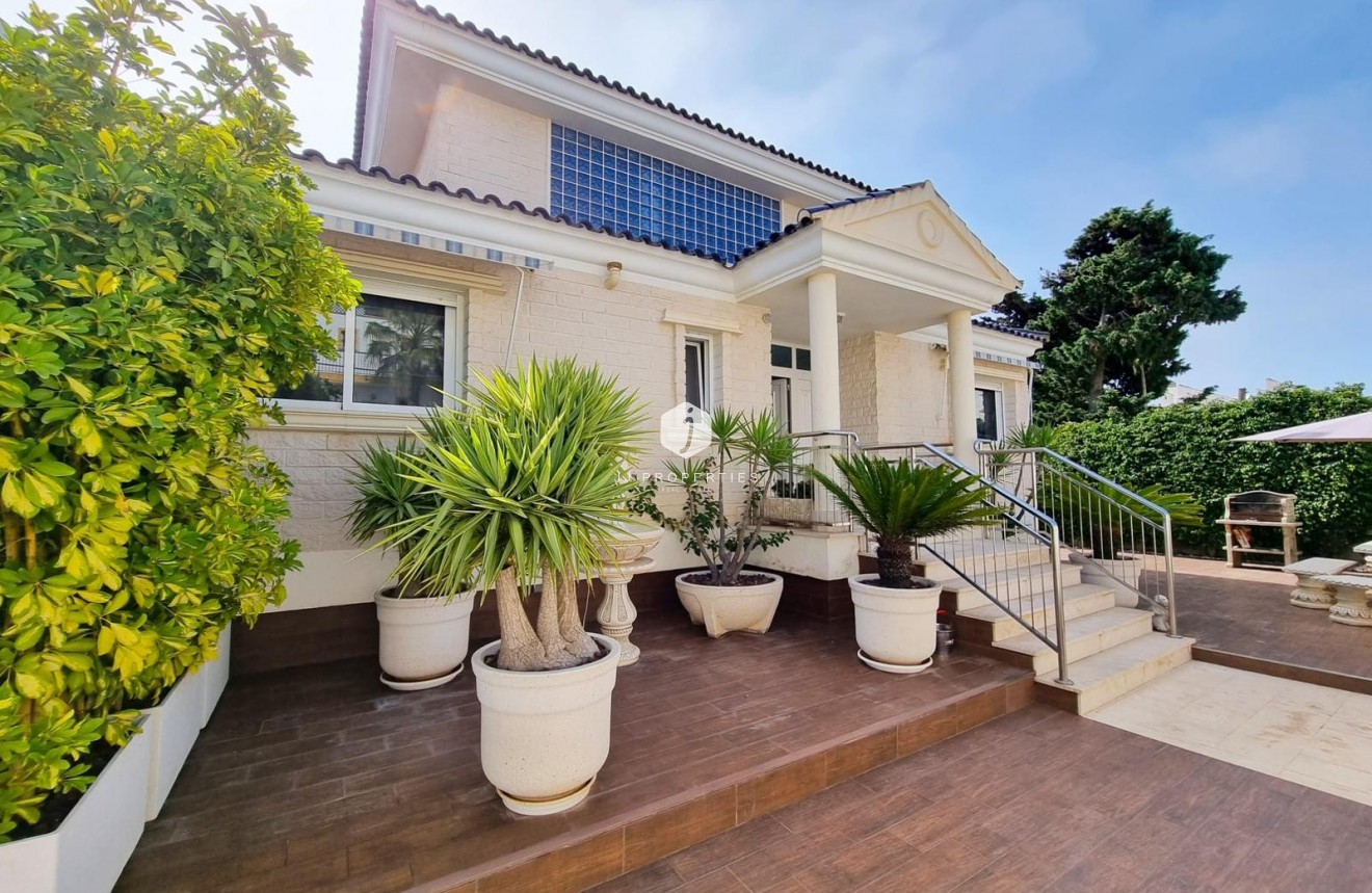 Tweedehands - Villa -
Torrevieja - Costa Blanca