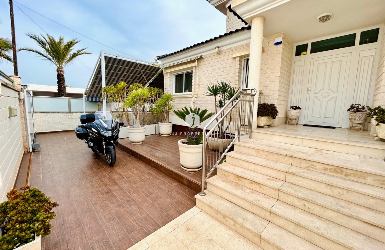 Tweedehands - Villa -
Torrevieja - Costa Blanca