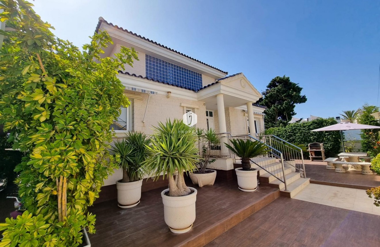 Tweedehands - Villa -
Torrevieja - Costa Blanca