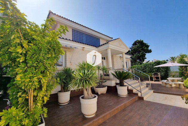 Tweedehands - Villa -
Torrevieja - Costa Blanca