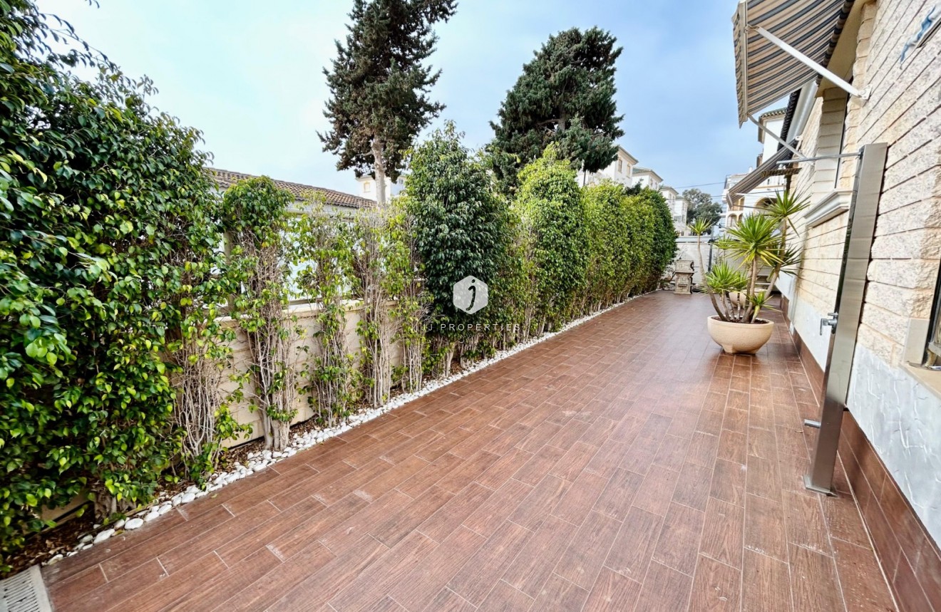 Tweedehands - Villa -
Torrevieja - Costa Blanca