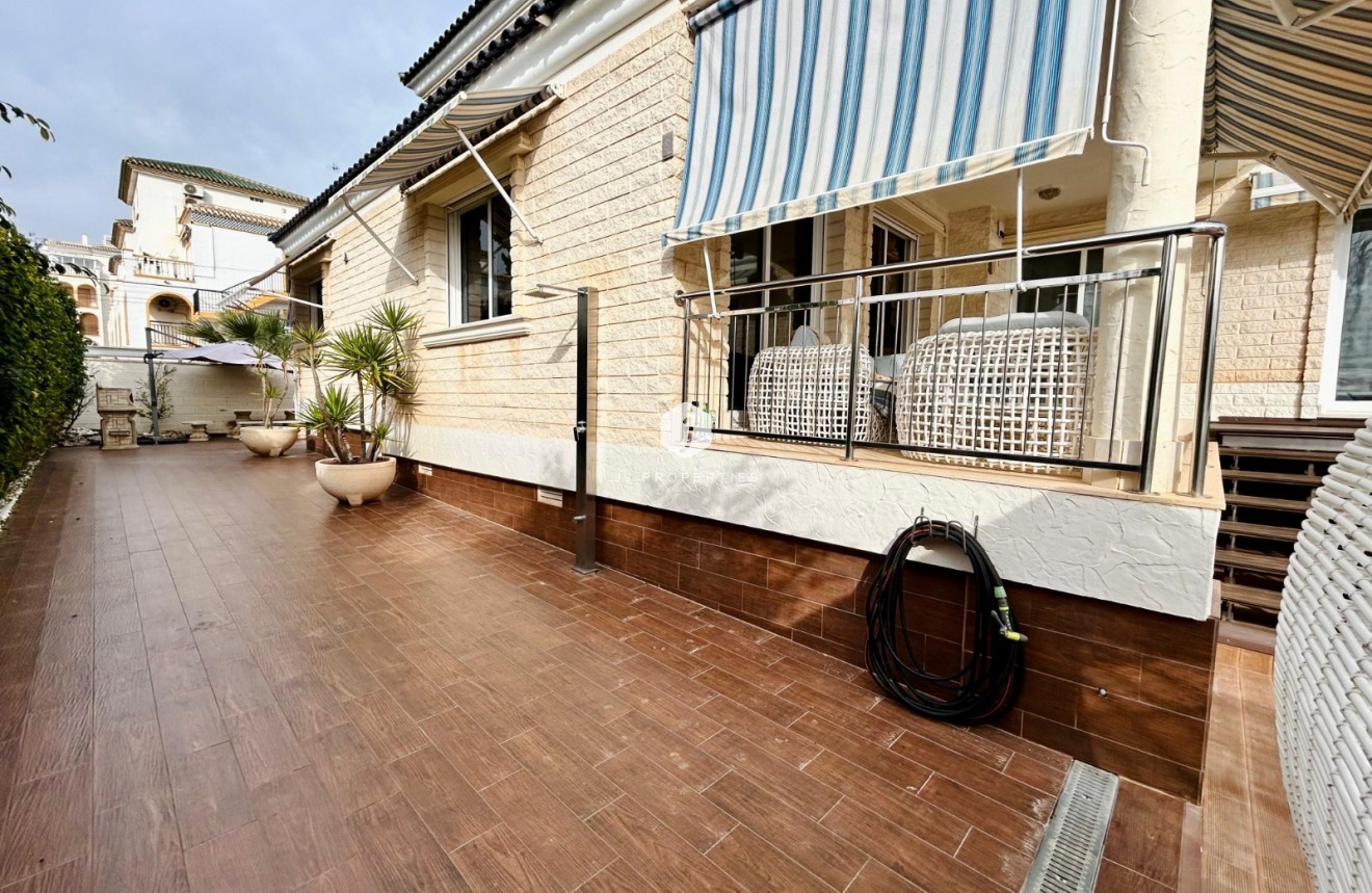 Tweedehands - Villa -
Torrevieja - Costa Blanca