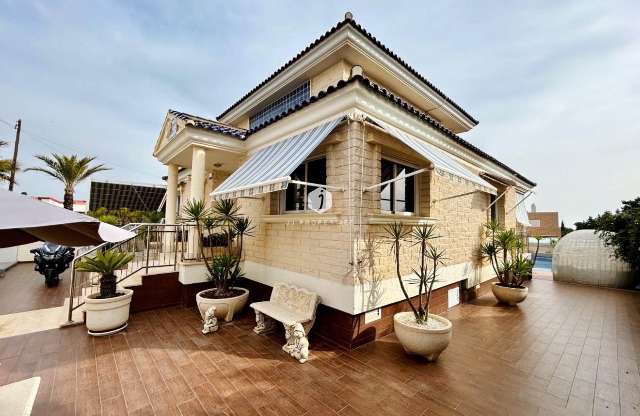 Tweedehands - Villa -
Torrevieja - Costa Blanca