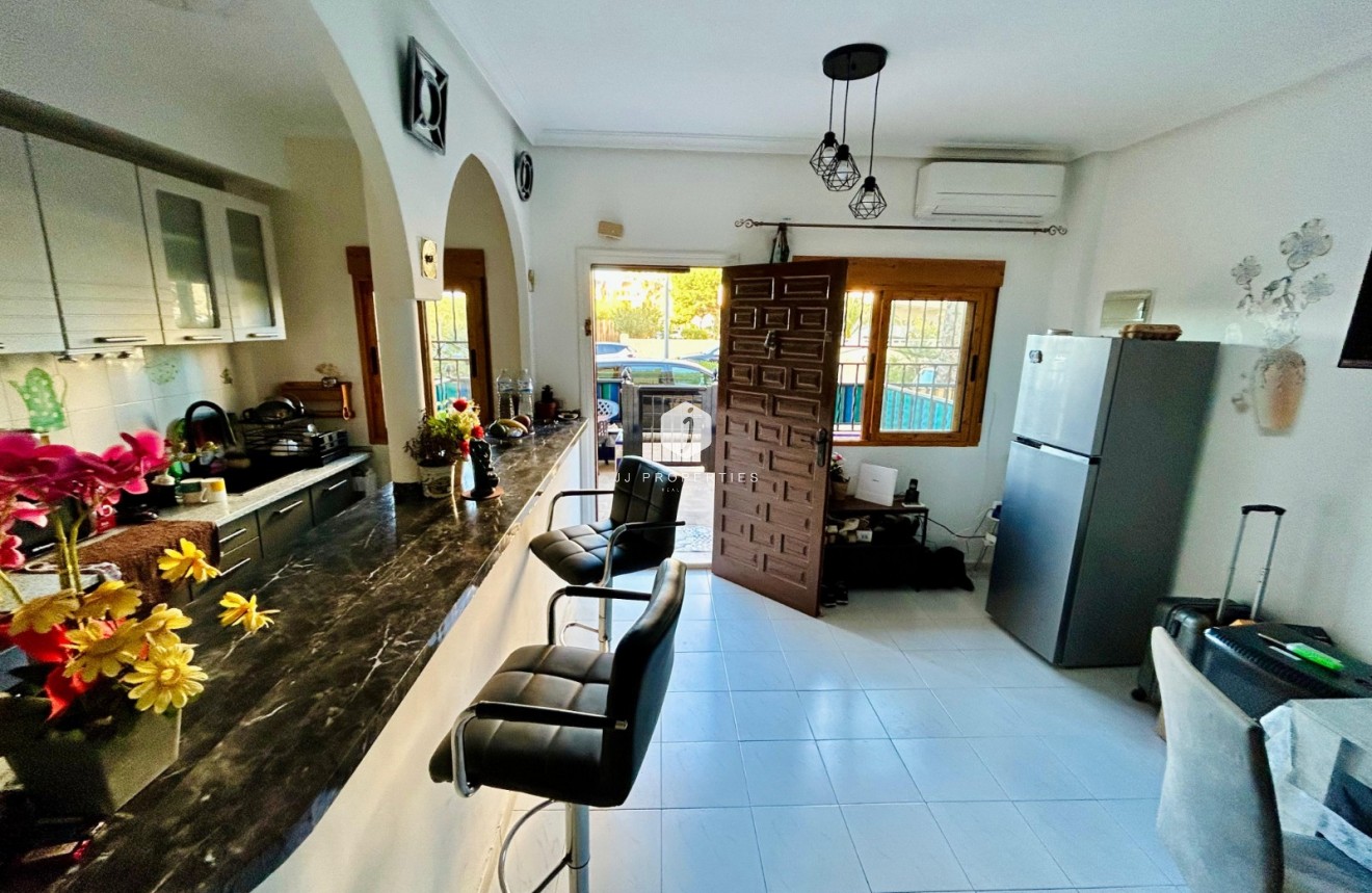 Tweedehands - duplex -
Torrevieja - Costa Blanca