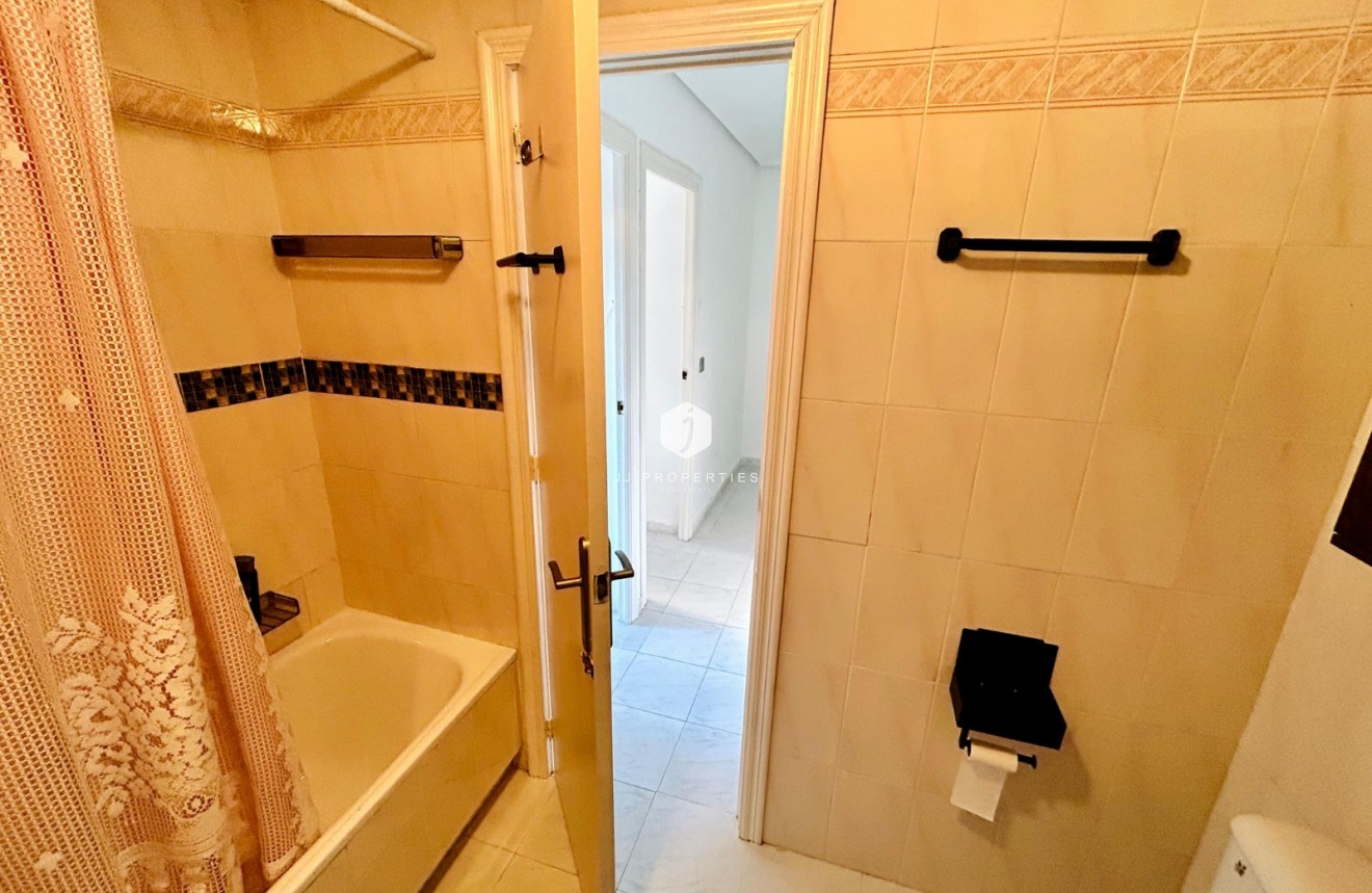 Tweedehands - duplex -
Torrevieja - Costa Blanca