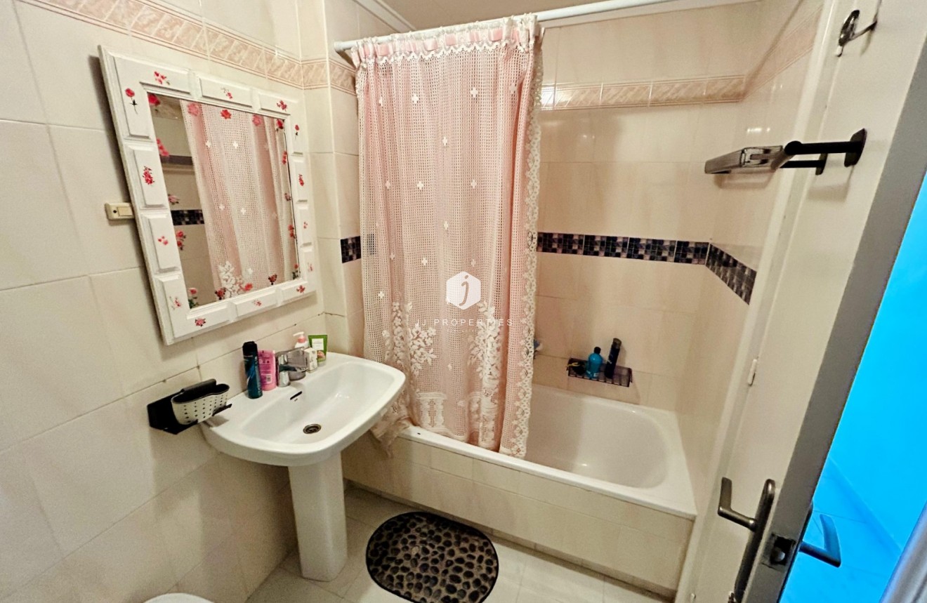 Tweedehands - duplex -
Torrevieja - Costa Blanca