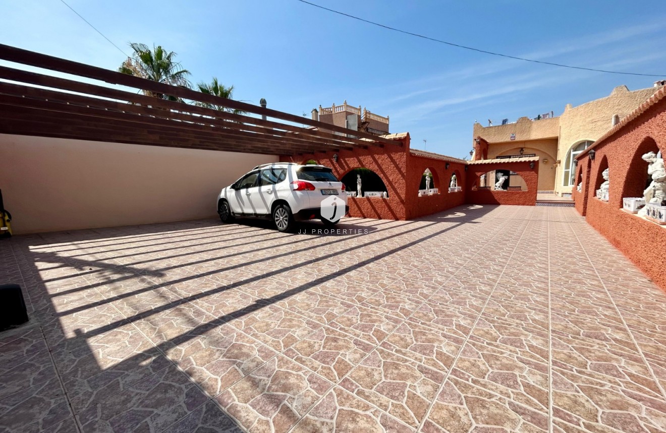 Tweedehands - Villa -
El Chaparral - Inland