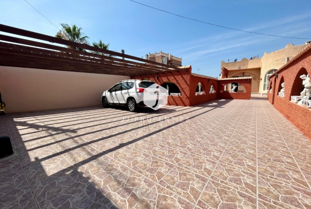 Tweedehands - Villa -
El Chaparral - Inland