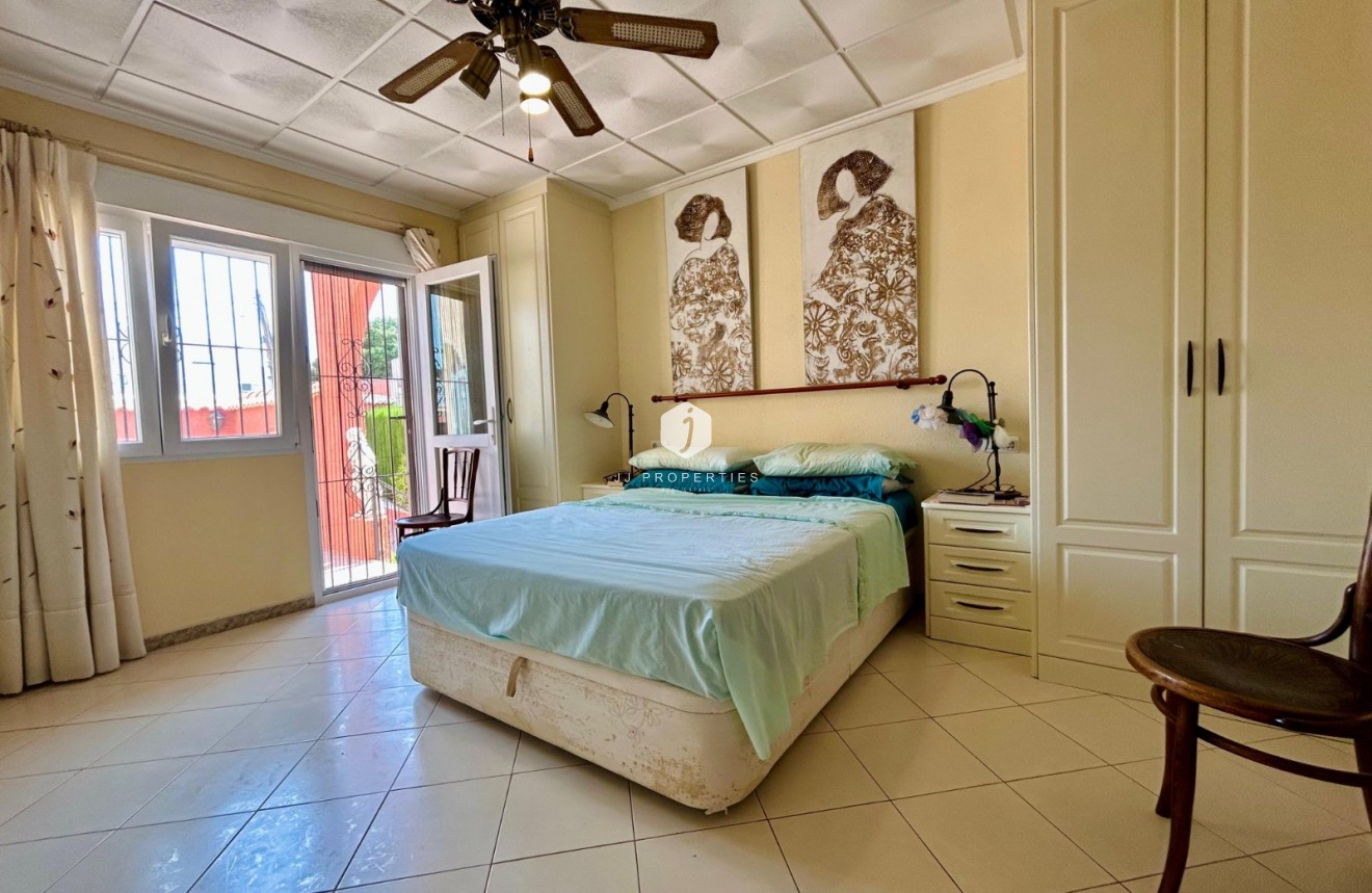 Tweedehands - Villa -
El Chaparral - Inland