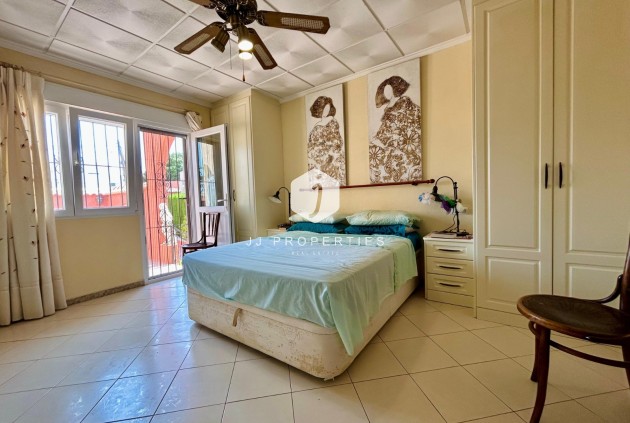 Tweedehands - Villa -
El Chaparral - Inland