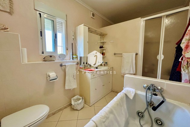 Tweedehands - Villa -
El Chaparral - Inland