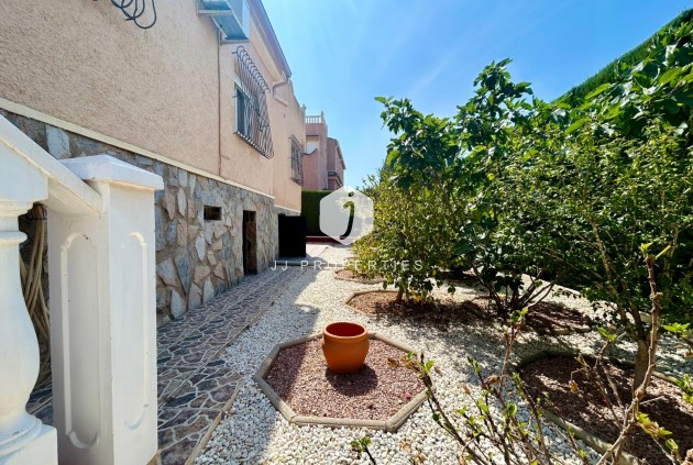 Tweedehands - Villa -
El Chaparral - Inland