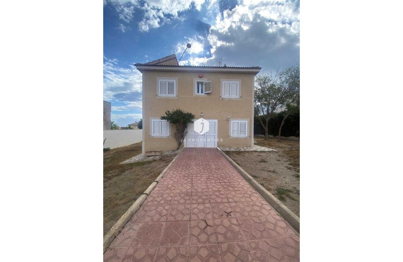 Tweedehands - Villa -
Los Balcones - Costa Blanca