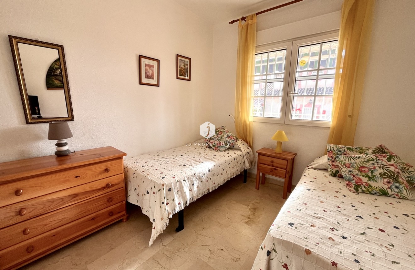 Tweedehands - Appartement / flat -
Playa Flamenca - Costa Blanca