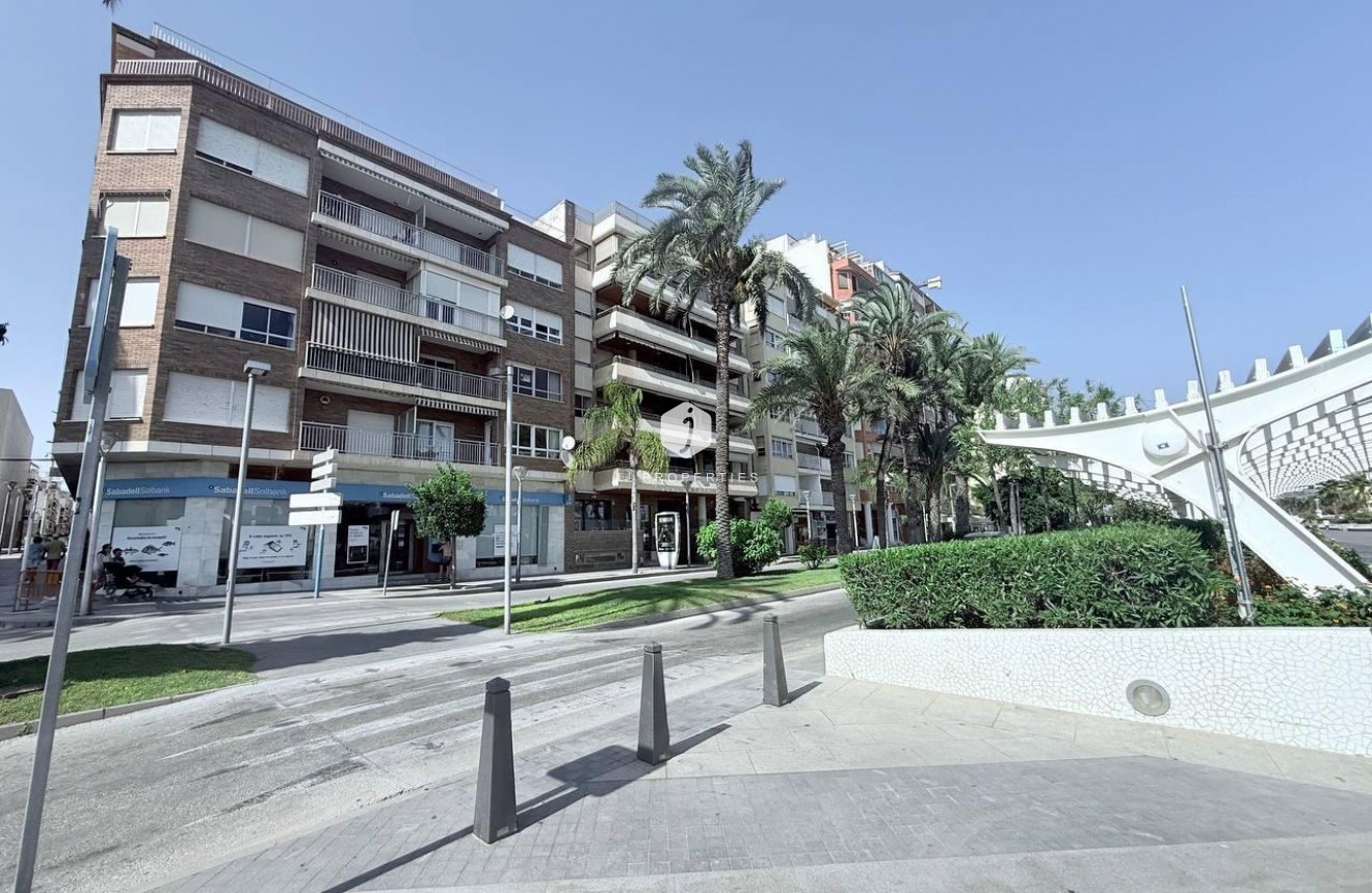 Tweedehands - Appartement / flat -
Torrevieja - Puerto