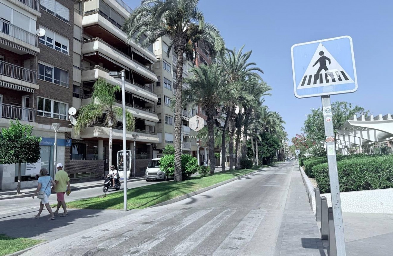 Tweedehands - Appartement / flat -
Torrevieja - Puerto