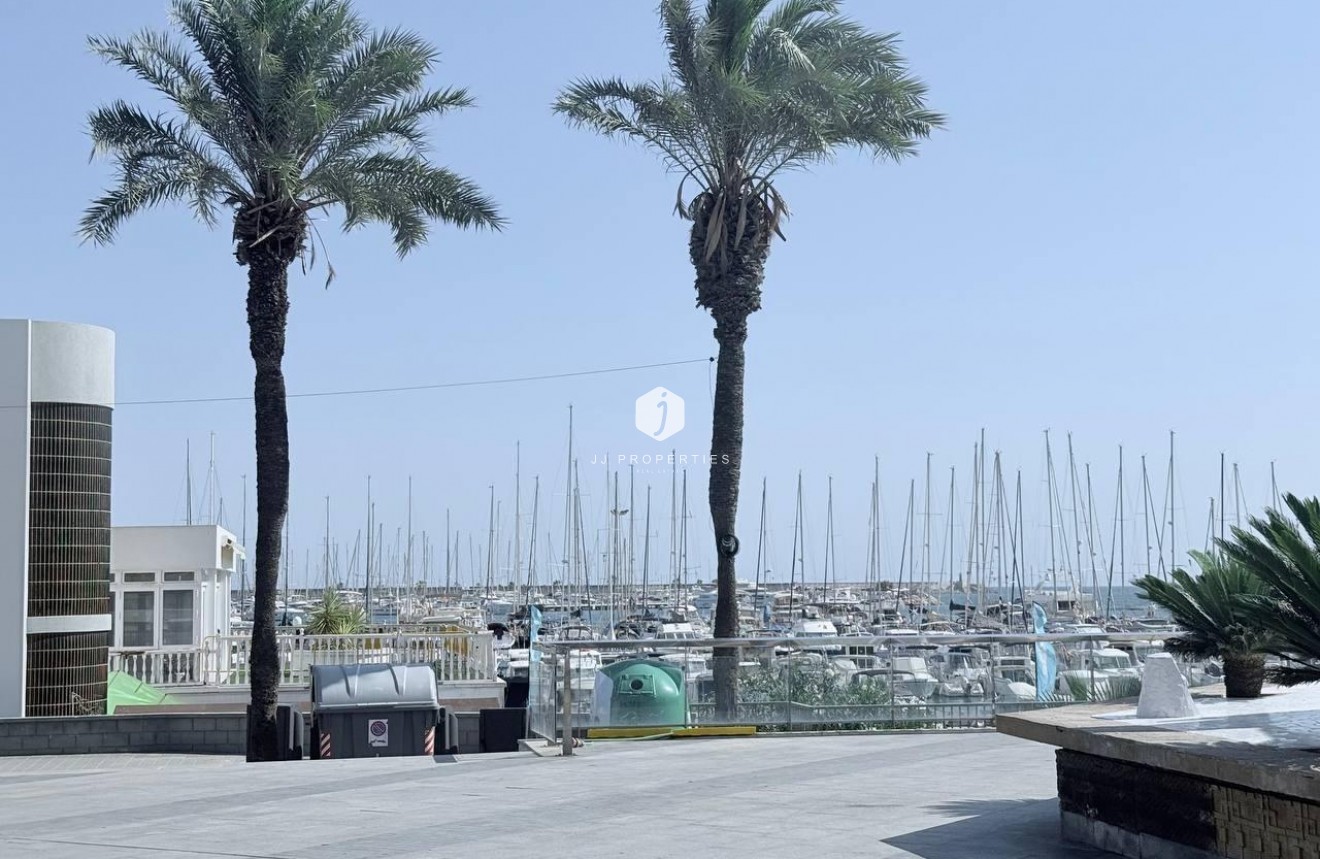 Tweedehands - Appartement / flat -
Torrevieja - Puerto