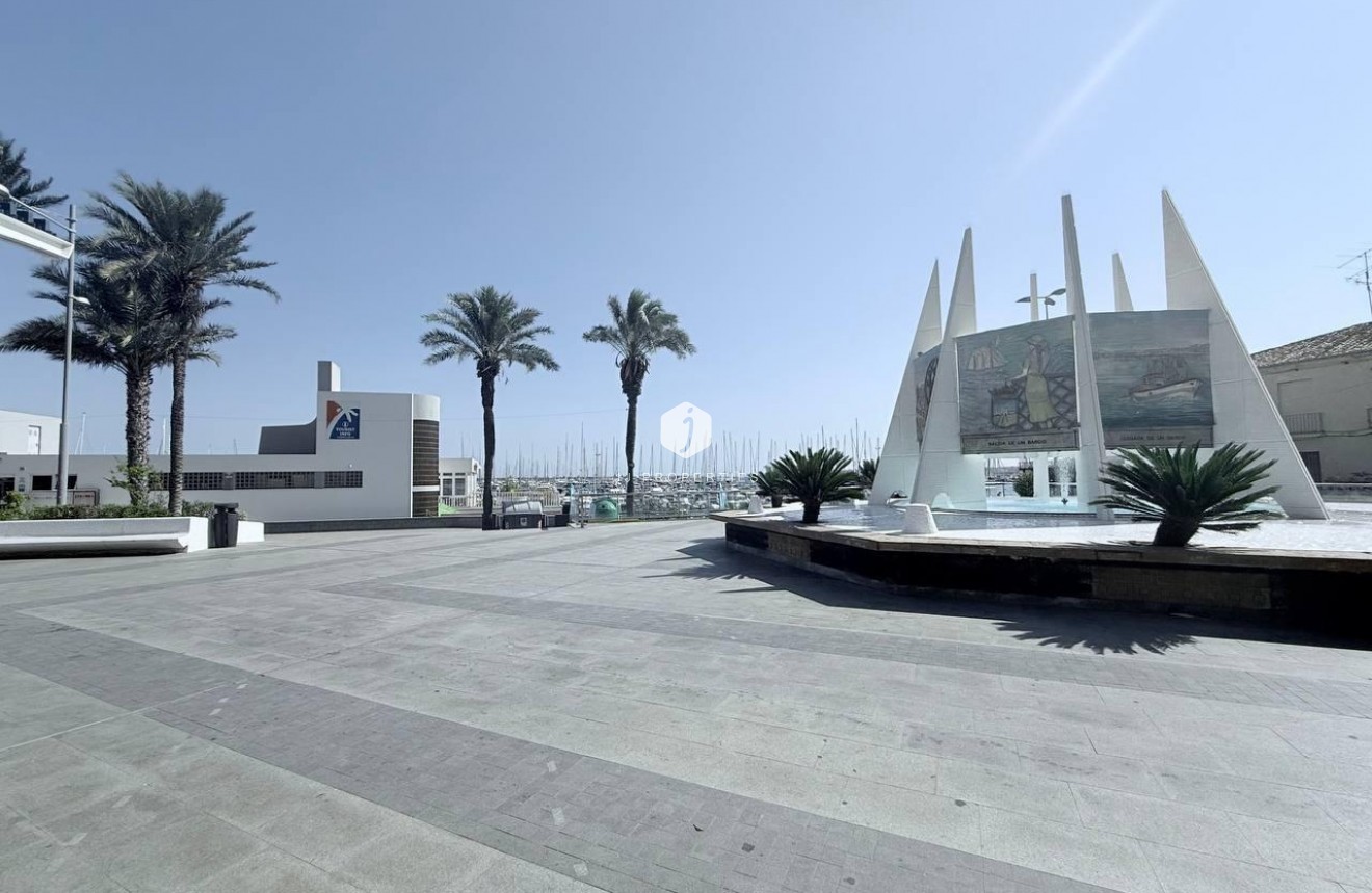 Tweedehands - Appartement / flat -
Torrevieja - Puerto