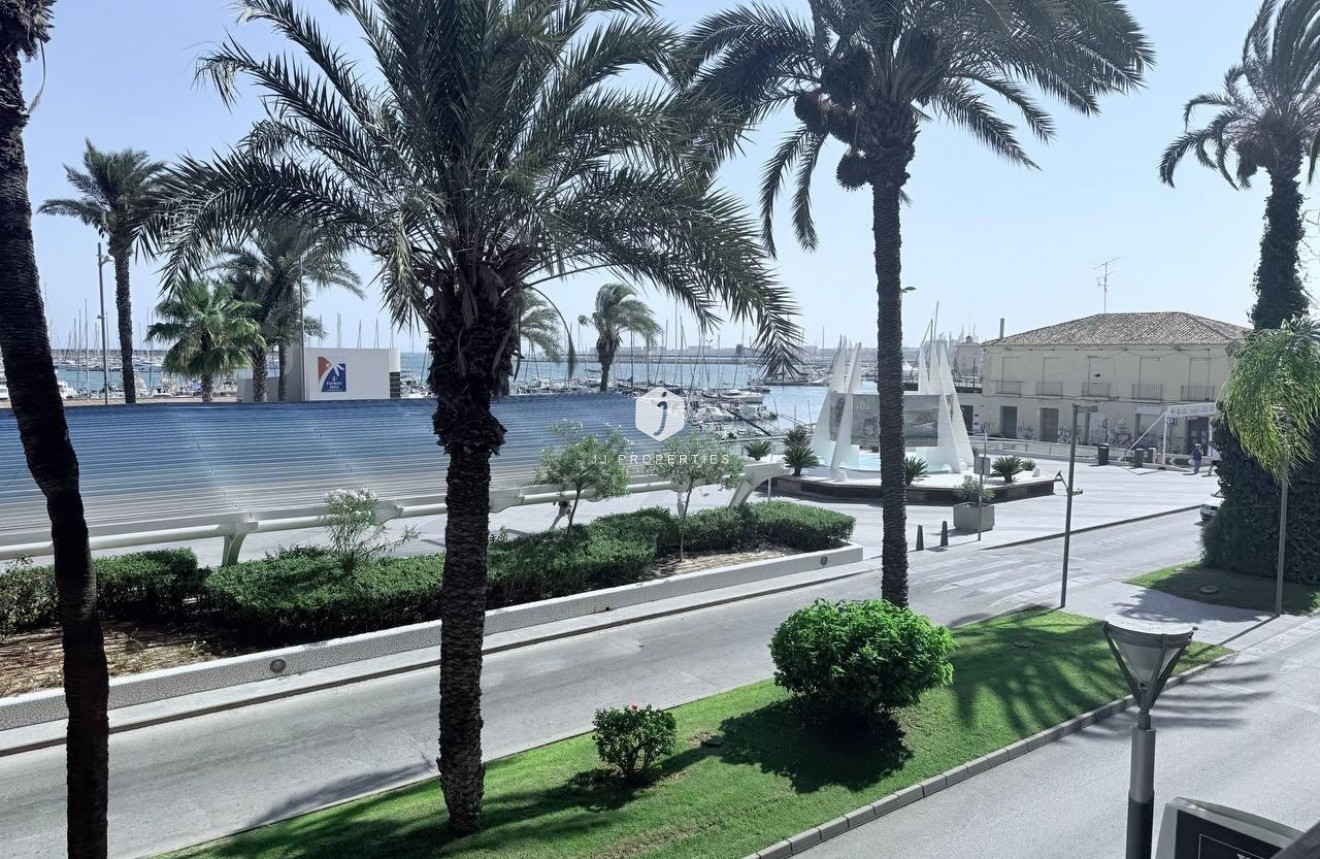 Tweedehands - Appartement / flat -
Torrevieja - Puerto