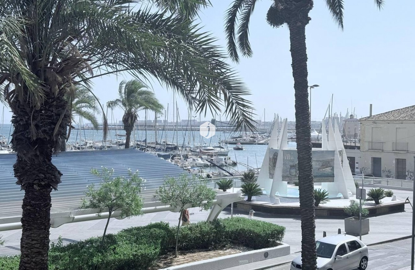 Tweedehands - Appartement / flat -
Torrevieja - Puerto