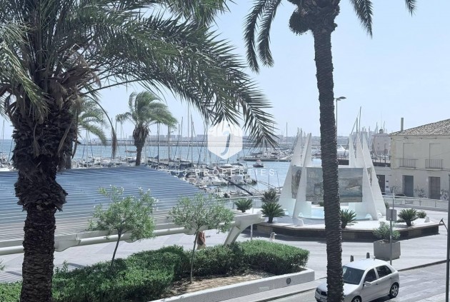 Tweedehands - Appartement / flat -
Torrevieja - Puerto