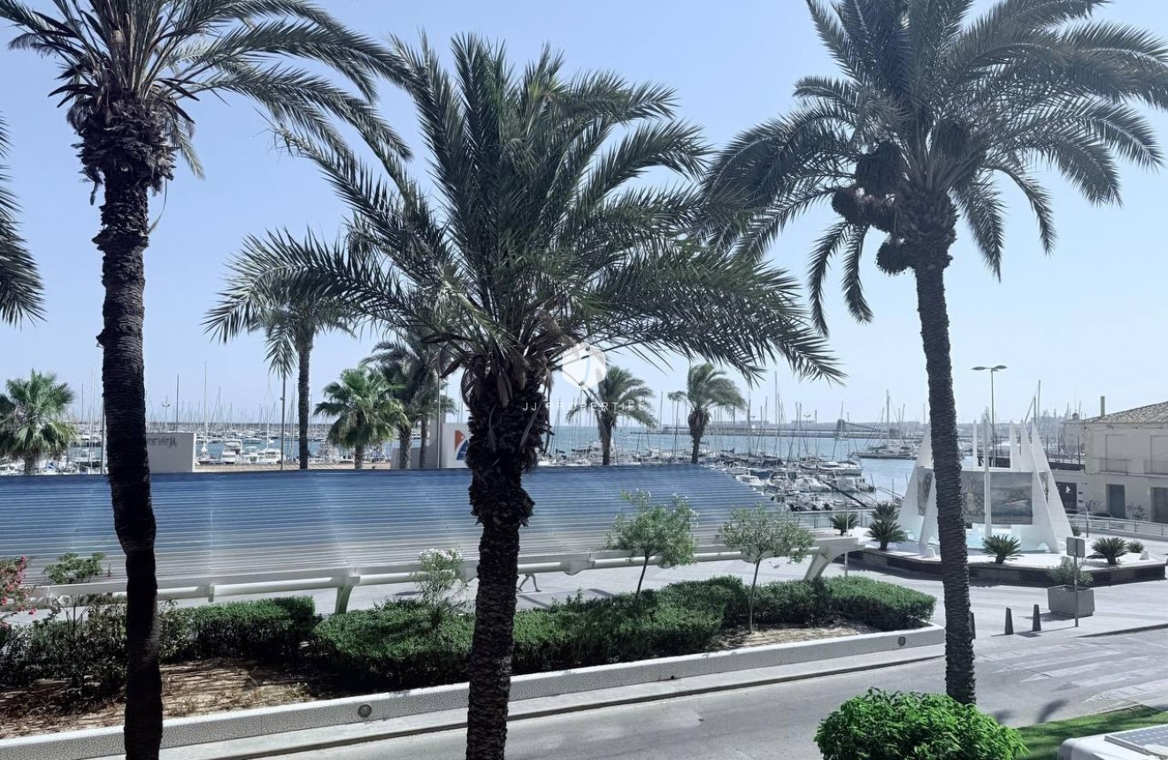 Tweedehands - Appartement / flat -
Torrevieja - Puerto