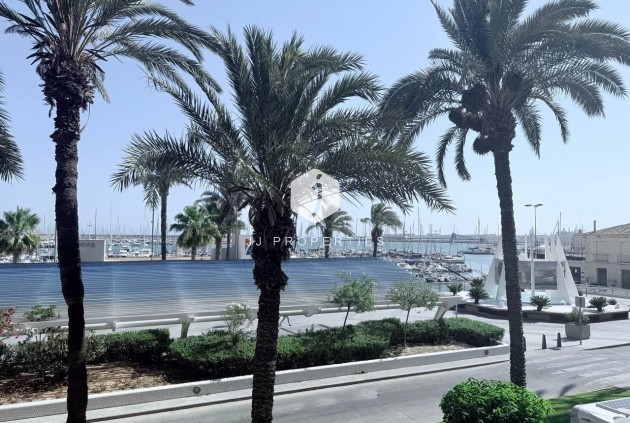 Tweedehands - Appartement / flat -
Torrevieja - Puerto