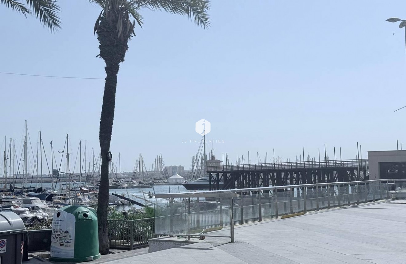 Tweedehands - Appartement / flat -
Torrevieja - Puerto