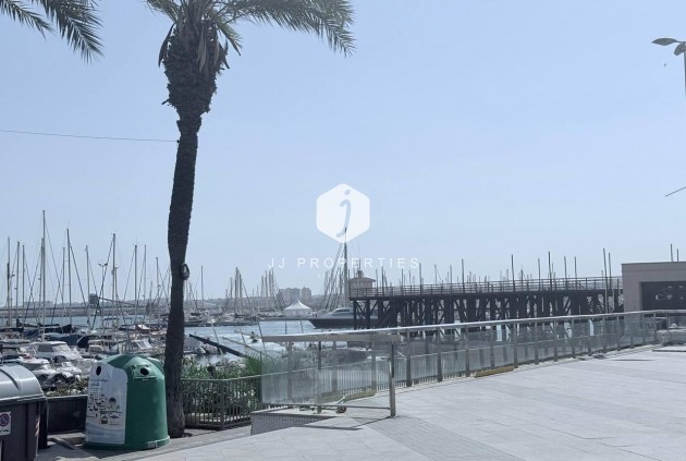 Tweedehands - Appartement / flat -
Torrevieja - Puerto