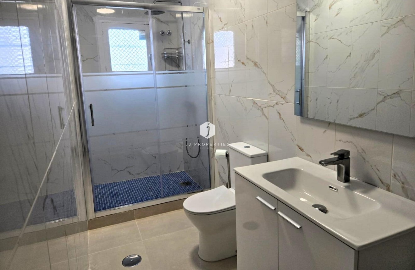 Tweedehands - Chalet -
Torrevieja - La Mata