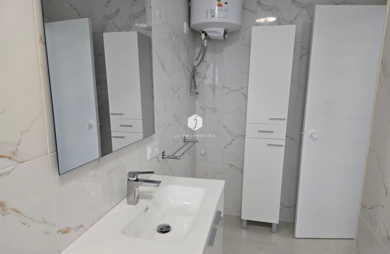 Tweedehands - Chalet -
Torrevieja - La Mata