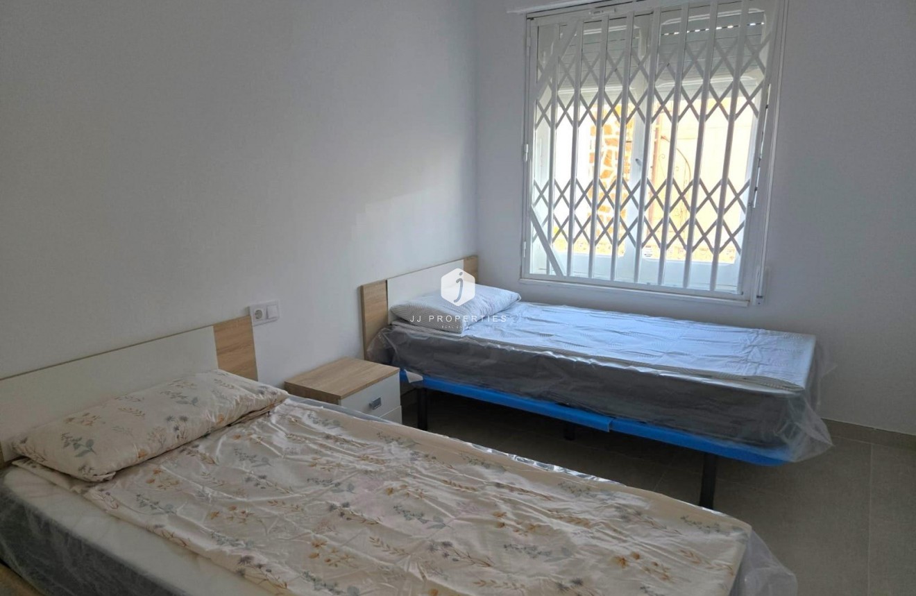 Tweedehands - Chalet -
Torrevieja - La Mata