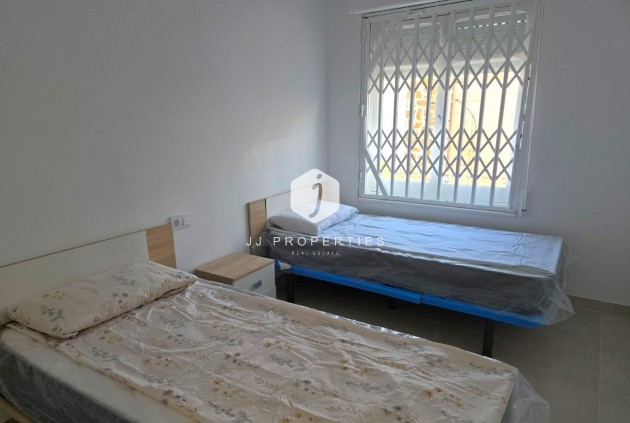 Tweedehands - Chalet -
Torrevieja - La Mata