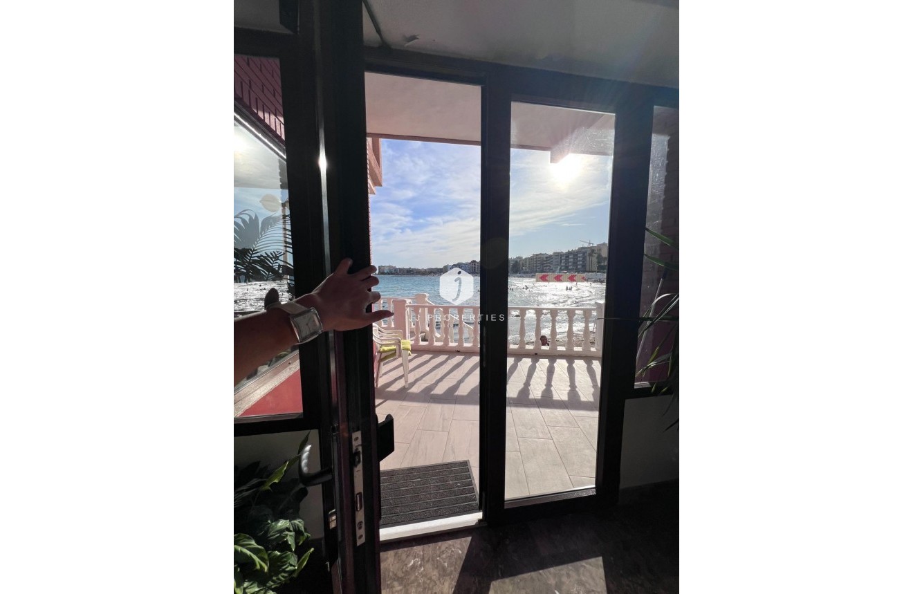 Resale - Apartment / flat -
Torrevieja - Playa de los Locos