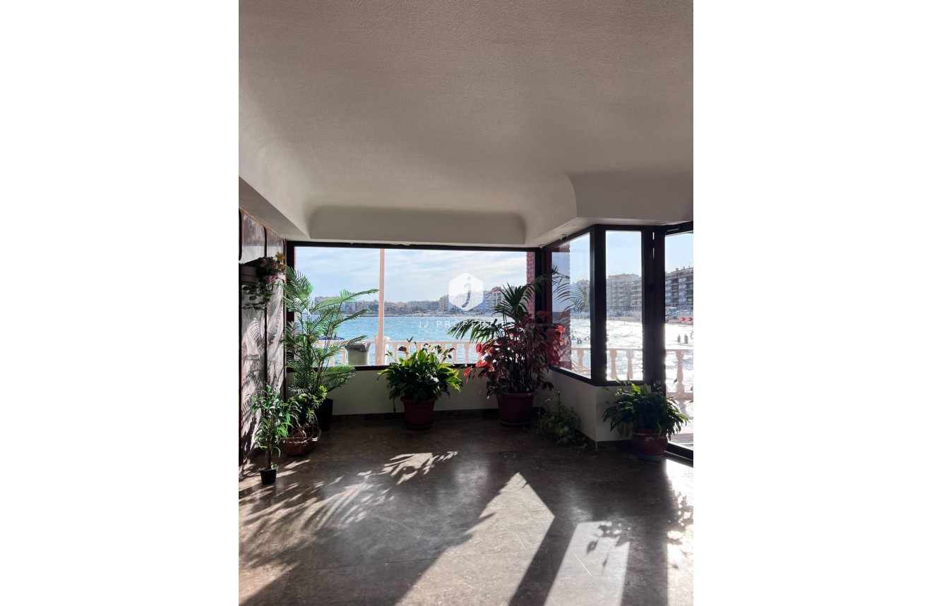Resale - Apartment / flat -
Torrevieja - Playa de los Locos