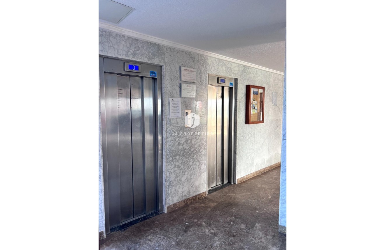 Resale - Apartment / flat -
Torrevieja - Playa de los Locos
