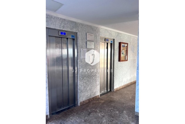 Resale - Apartment / flat -
Torrevieja - Playa de los Locos