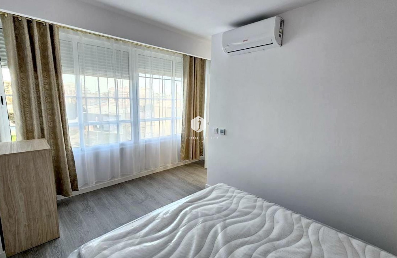 Resale - Apartment / flat -
Torrevieja - Cabo cervera