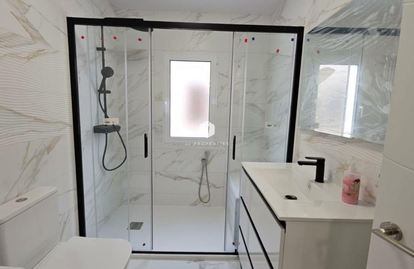 Resale - Apartment / flat -
Torrevieja - Cabo cervera