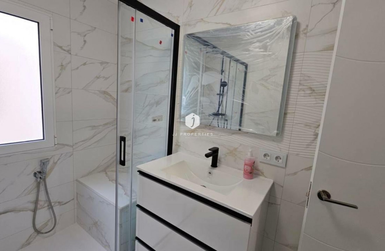 Resale - Apartment / flat -
Torrevieja - Cabo cervera