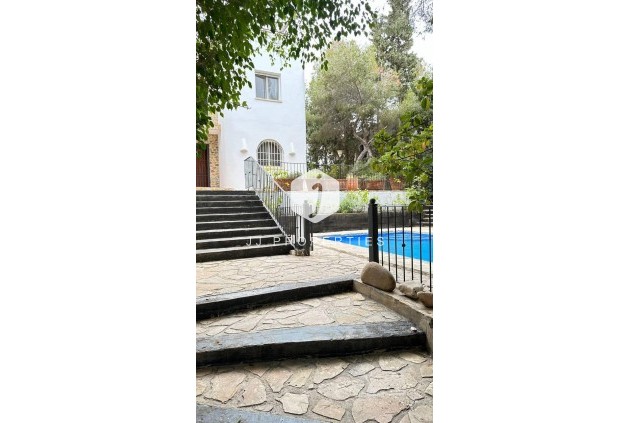 Tweedehands - Villa -
Orihuela Costa - Campoamor