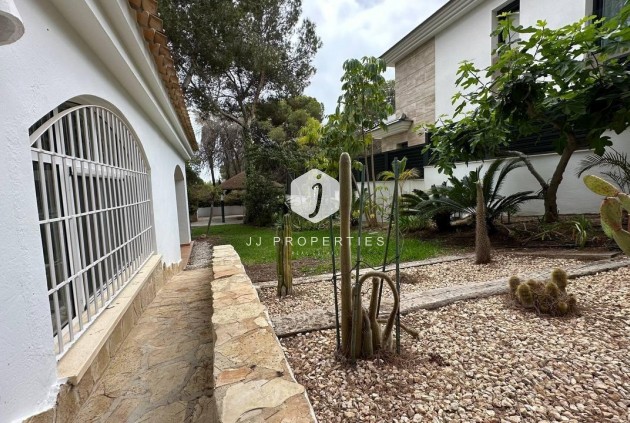 Tweedehands - Villa -
Orihuela Costa - Campoamor