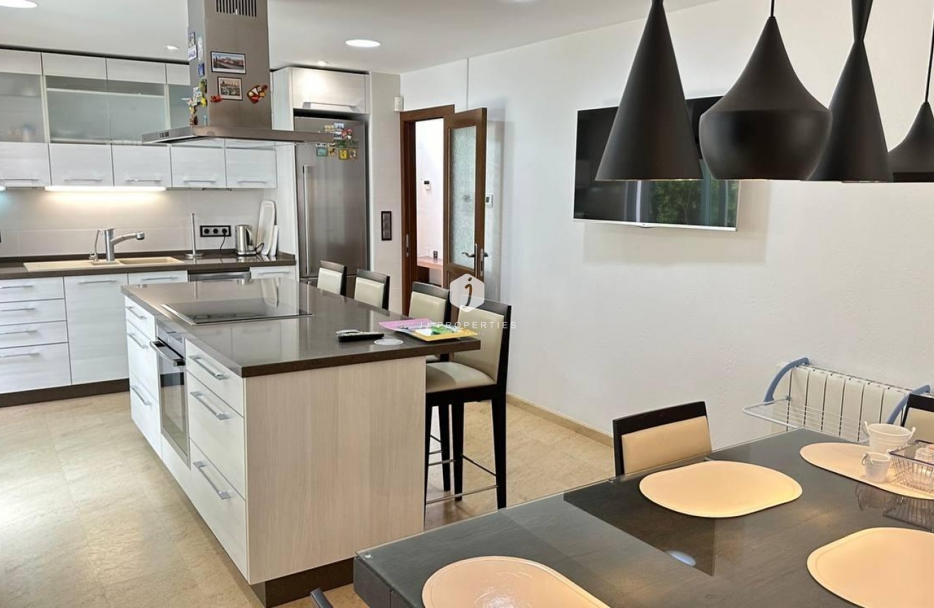 Tweedehands - Villa -
Orihuela Costa - Campoamor