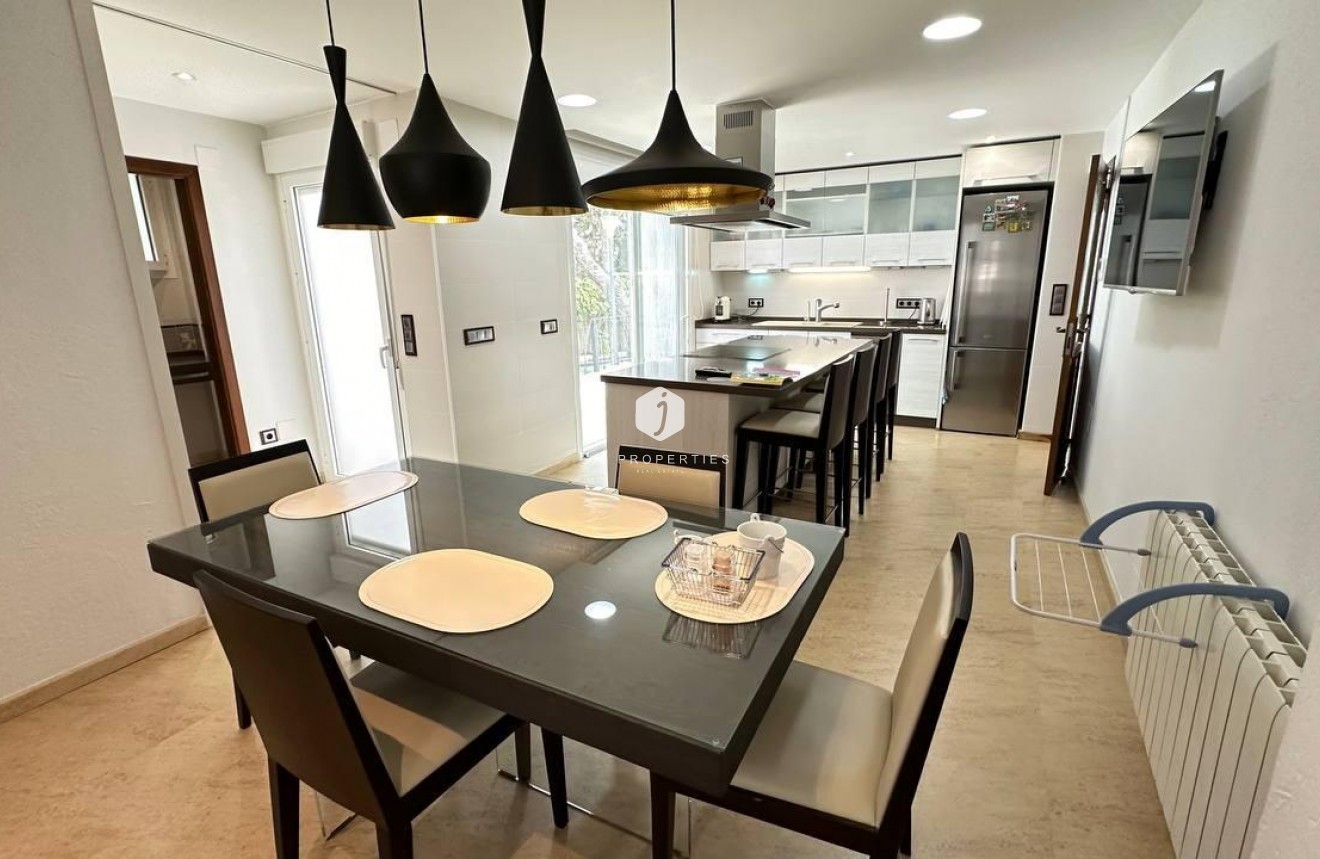 Tweedehands - Villa -
Orihuela Costa - Campoamor