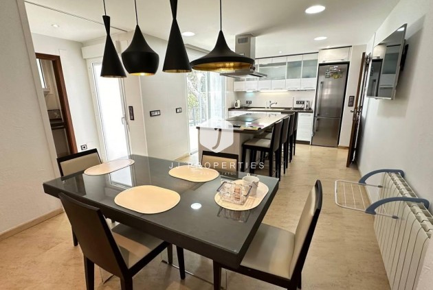 Tweedehands - Villa -
Orihuela Costa - Campoamor