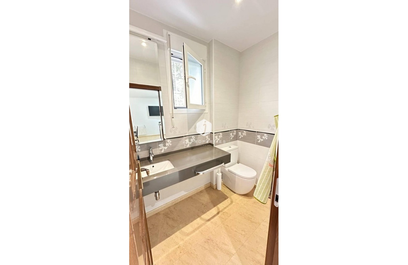 Tweedehands - Villa -
Orihuela Costa - Campoamor